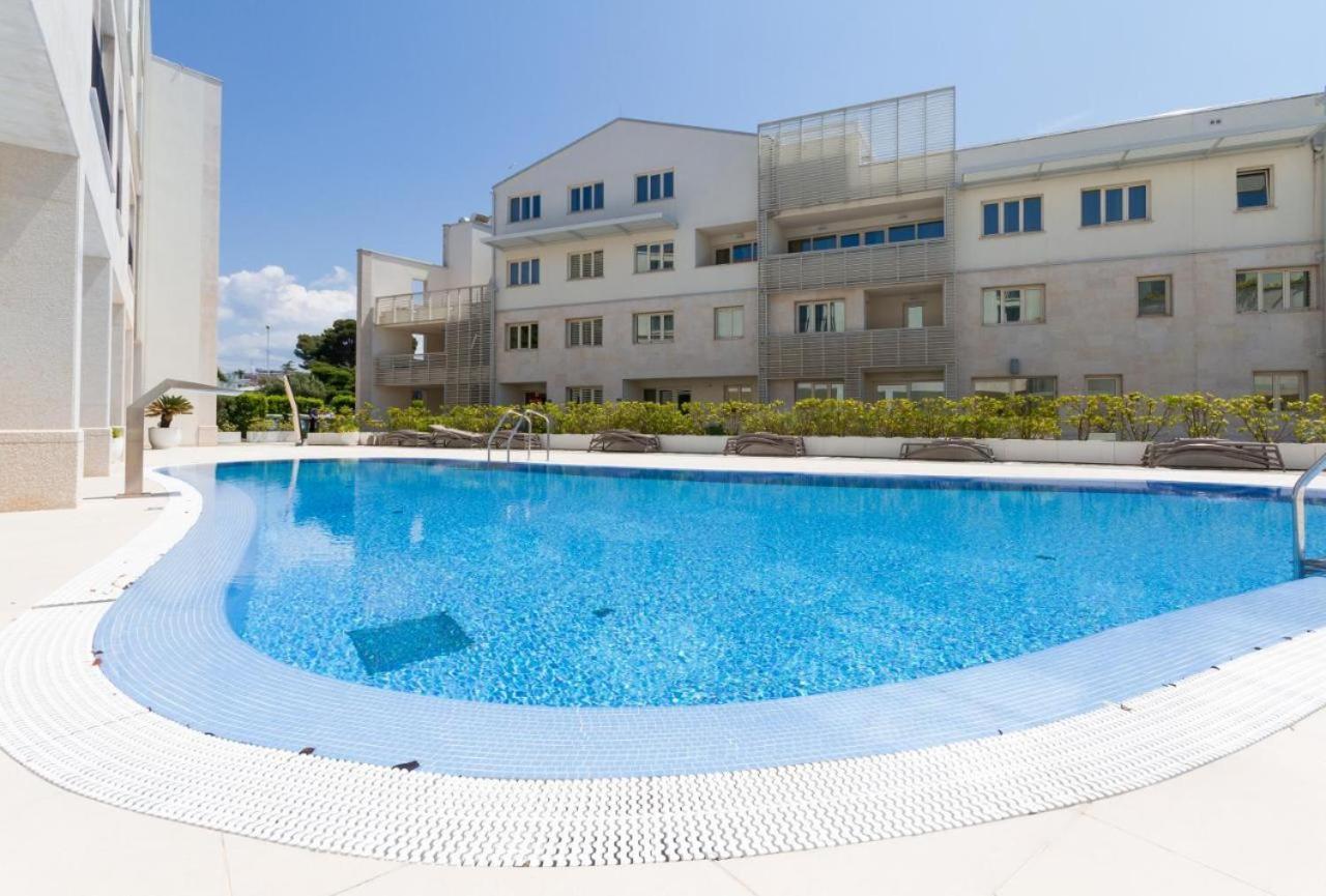 אומאג Lux Pool Suite מראה חיצוני תמונה