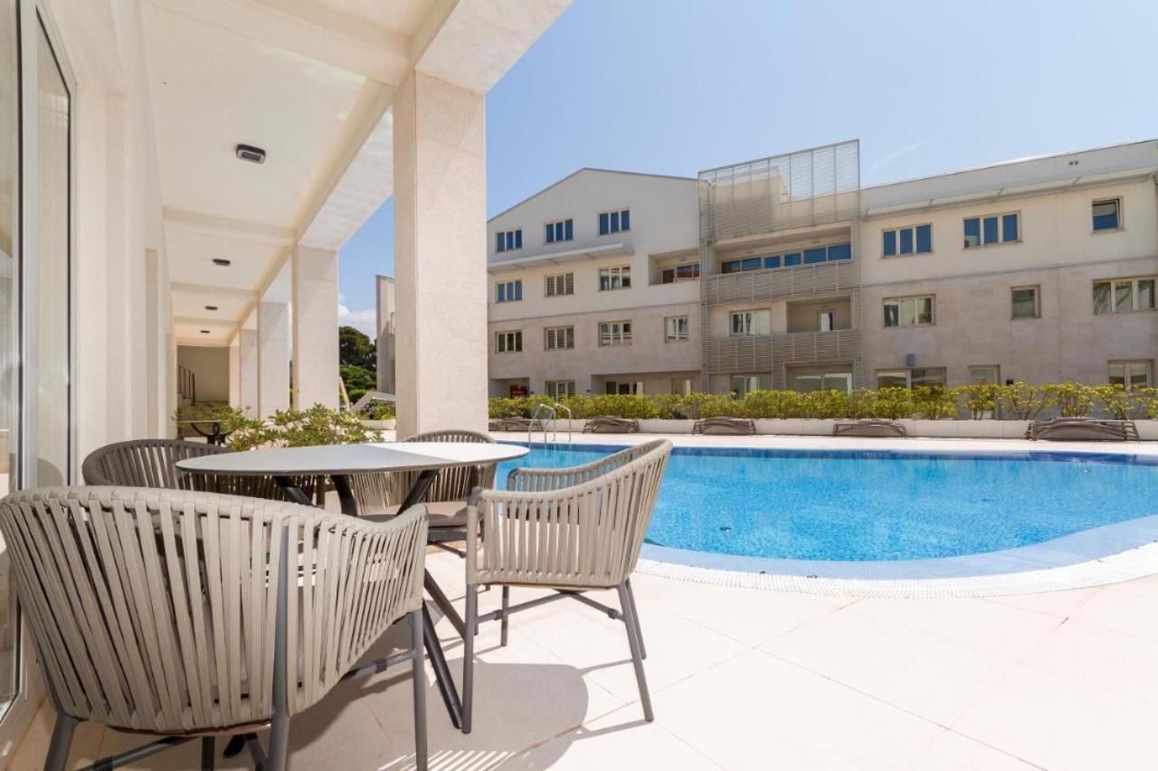 אומאג Lux Pool Suite מראה חיצוני תמונה