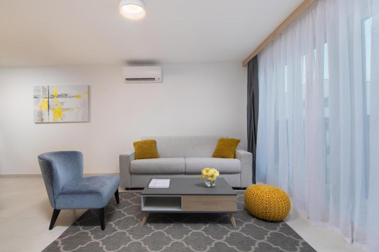 אומאג Lux Pool Suite מראה חיצוני תמונה