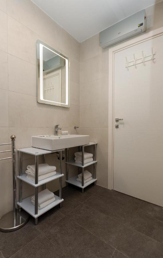 אומאג Lux Pool Suite מראה חיצוני תמונה