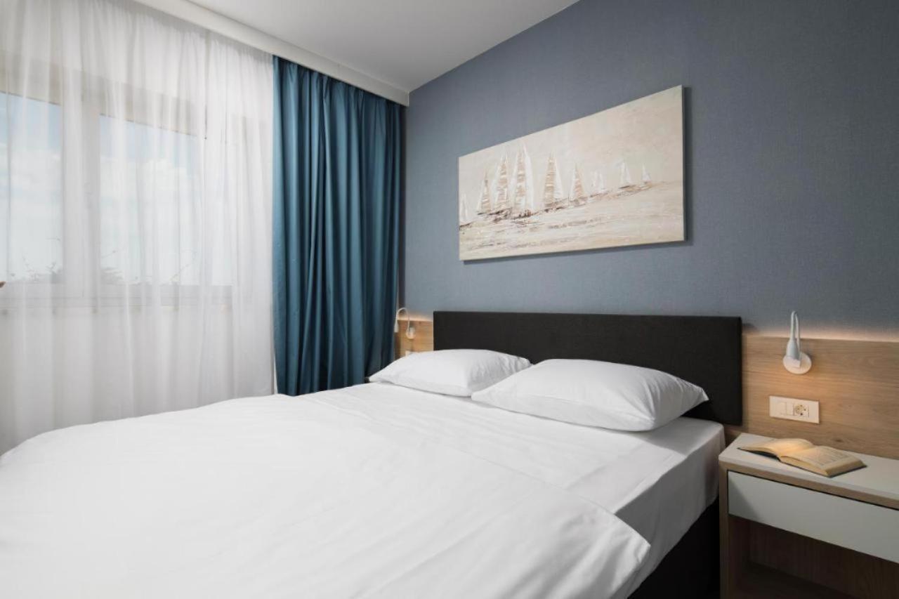 אומאג Lux Pool Suite מראה חיצוני תמונה