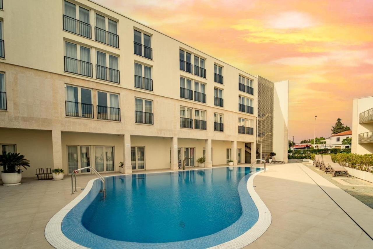 אומאג Lux Pool Suite מראה חיצוני תמונה