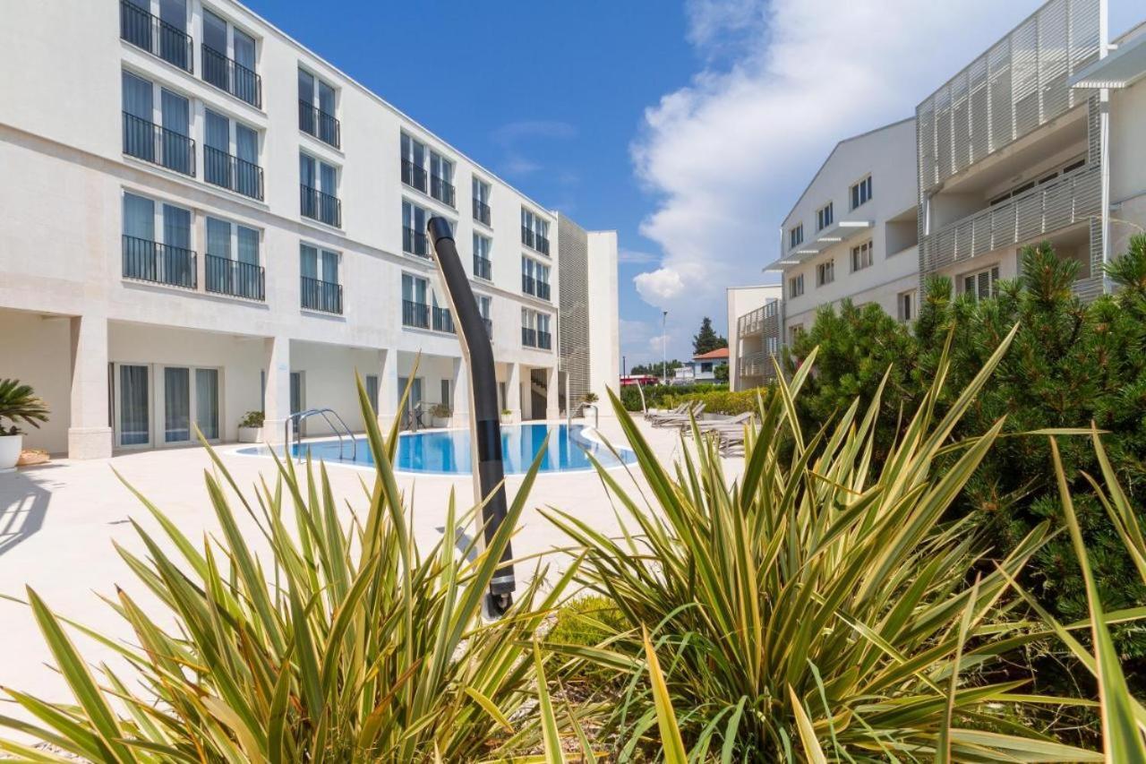 אומאג Lux Pool Suite מראה חיצוני תמונה