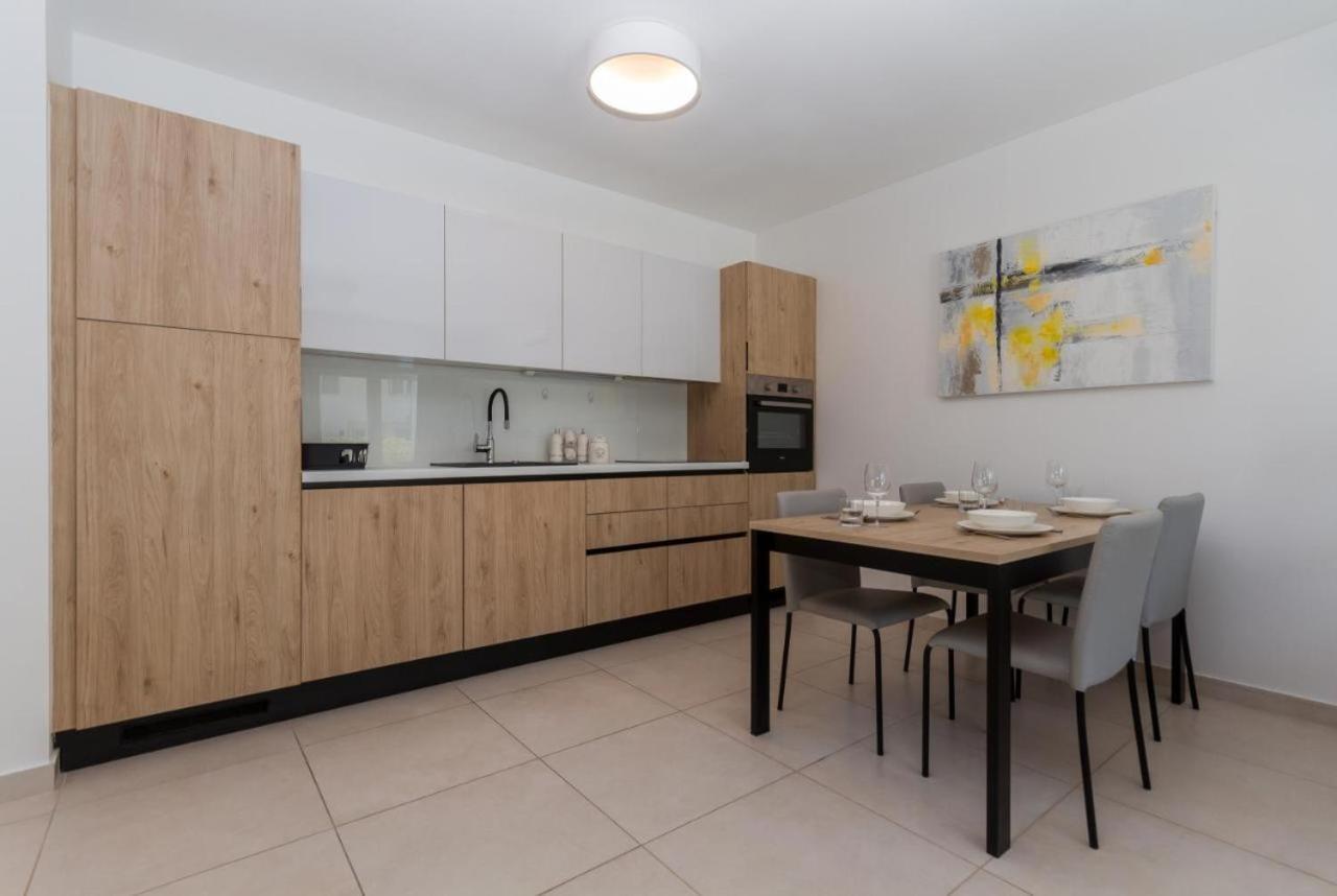 אומאג Lux Pool Suite מראה חיצוני תמונה